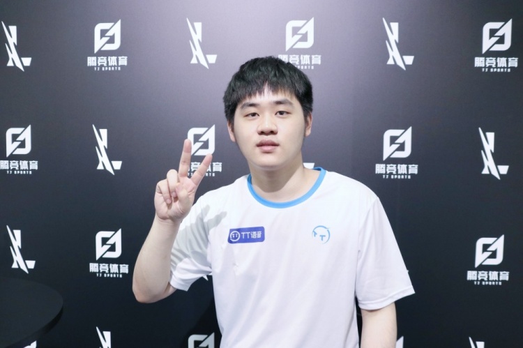 他多次因背 他多次因背