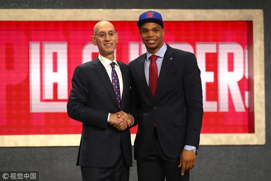 她在大赛舞 她在大赛舞